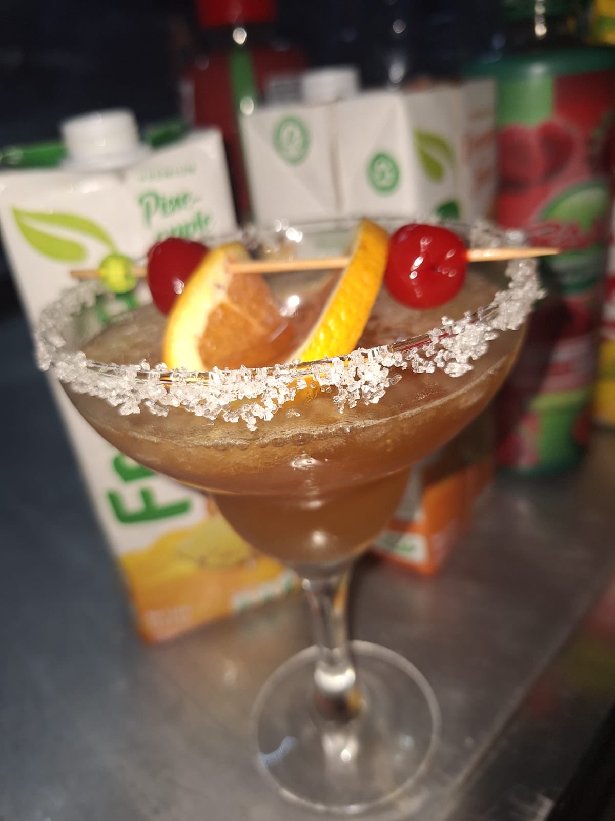 Verse cocktail van de bar